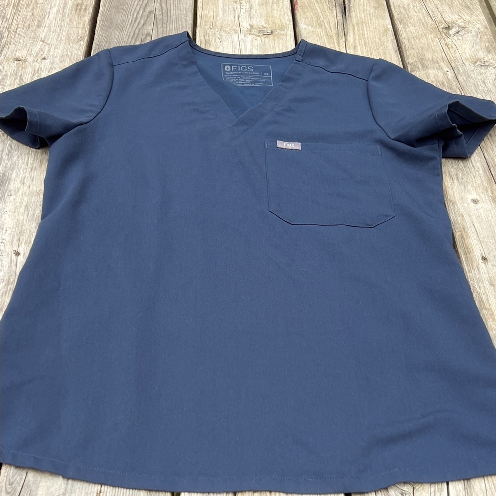 Figs Scrub Deep Blue/Charcoal V-Neck Top
Sz XS